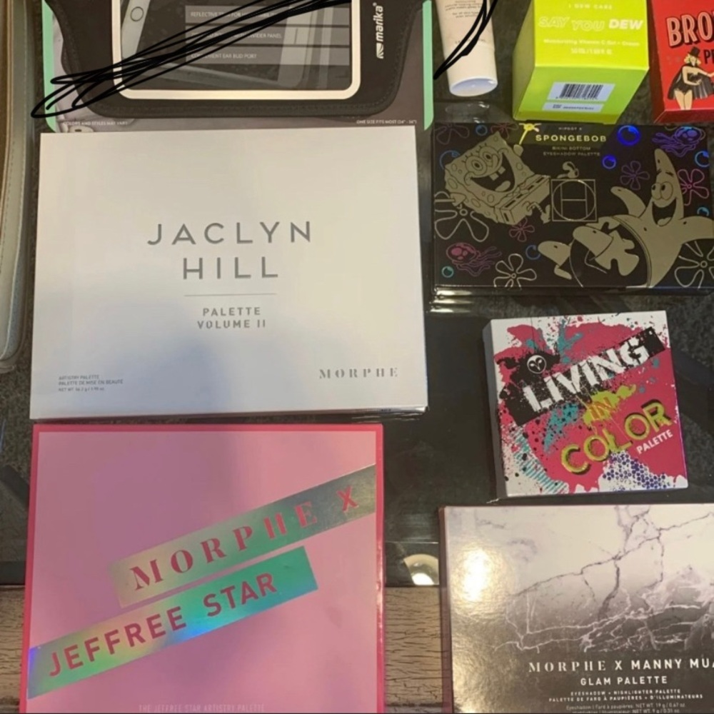 MAKEUP BUNDLE - Picture 2 of 10